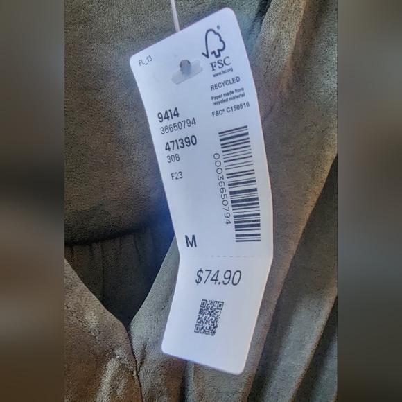 Reitmans, Medium, Green dress with gathered waist. - Picture 4 of 9